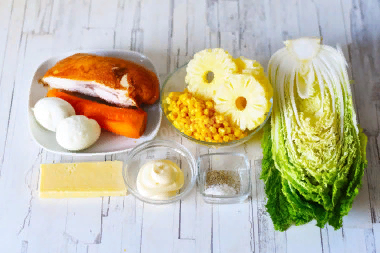 Салат с ананасами и копченой курицей и кукурузой: рецепт с фото