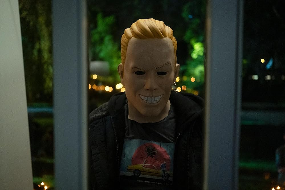 Кадр из фильма Totally Killer. Режиссер: Нахнатчка Хан. Оператор: Джудд Овертон. Производство: Blumhouse Television, Divide / Conquer 