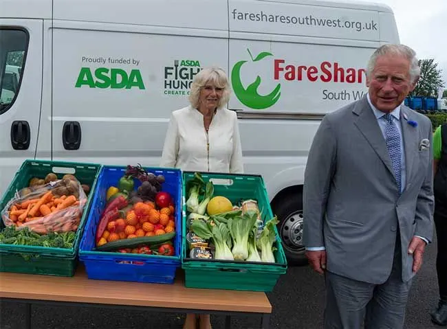 Чарльз и Камилла в дистрибьюторском центре Asda в Бристоле