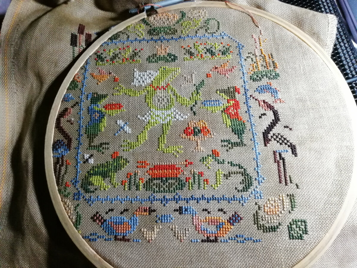 Вышивала быка бисером. А покажу Лягуху) Фото автора