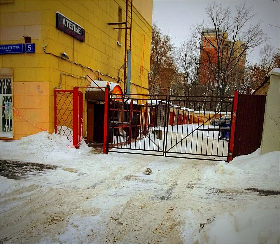 Порой, путь к быстрому возвращению на базу, нам преграждают подобные палки в колеса! И их я тоже боюсь...