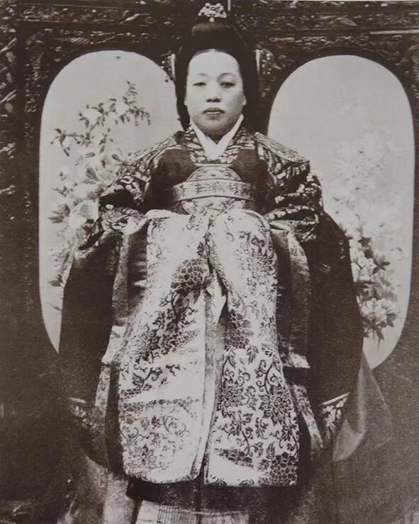 Фото мисс Ом