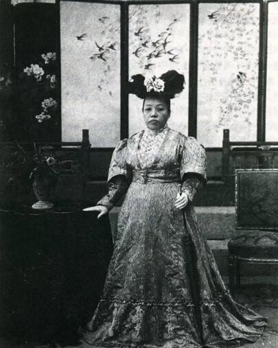 С народной прической