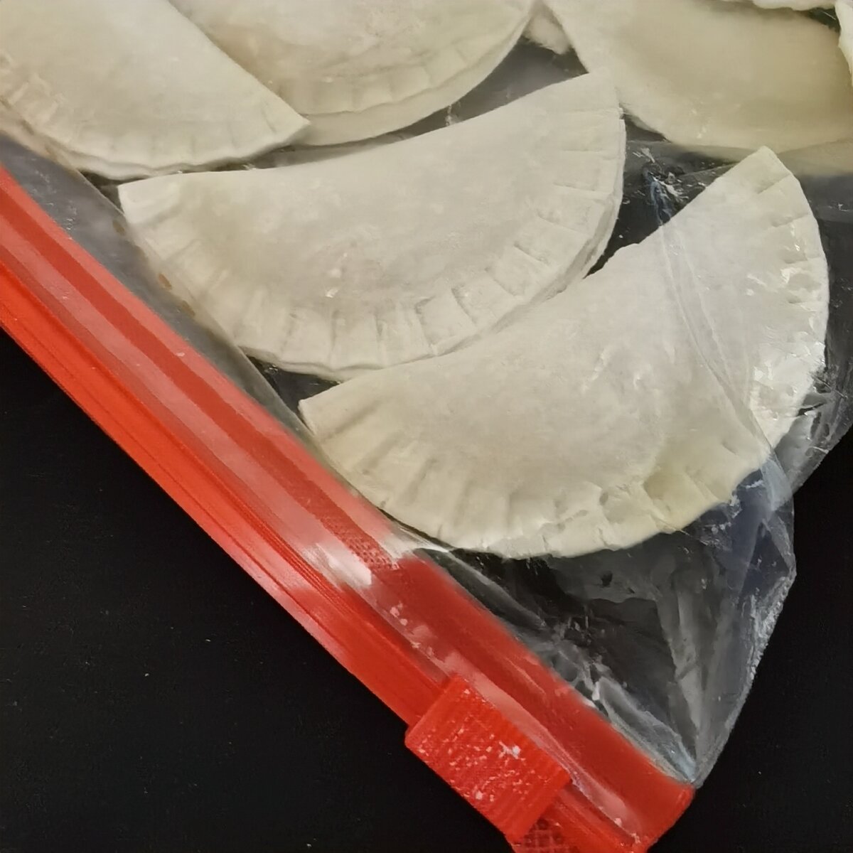 Налипила много и заморозила. Как хорошо, когда есть в холодильнике запас. 