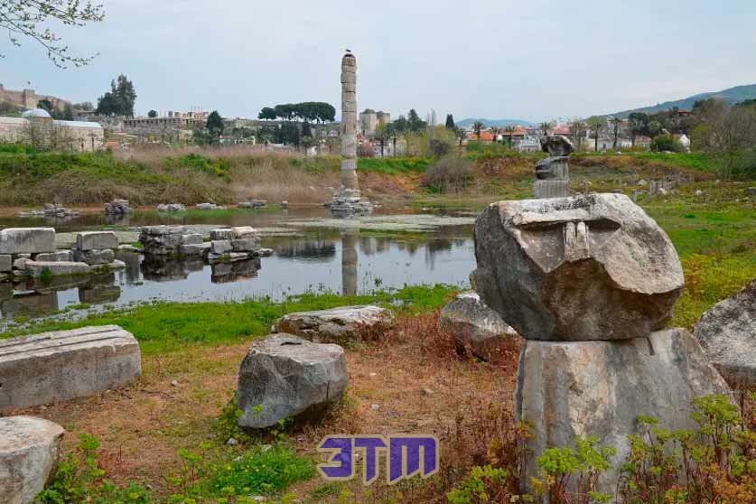 Руины храма в Эфесе.