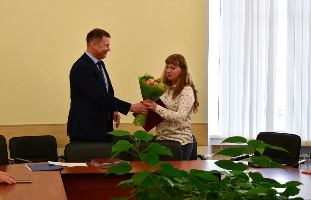 Тверские работодатели, трудоустроившие подростков летом, удостоены наград