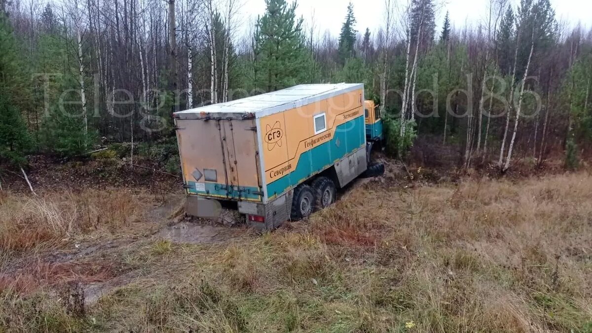 На «трассе смерти» в ХМАО водитель большегруза потерял управление и попал в  ДТП | muksun.fm | Дзен