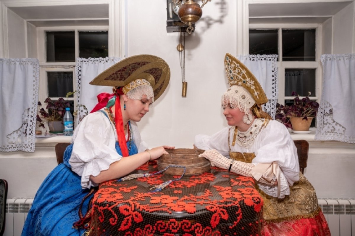    Для гостей состоится мастер-класс по возрождению прядения на веретене и изготовлению шерстяных ниток.