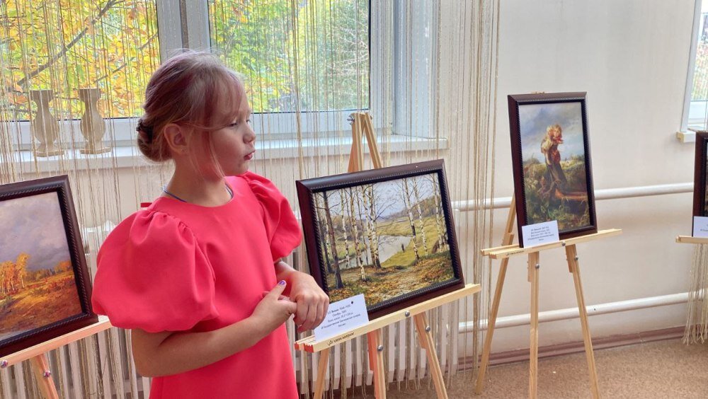    Малыши по очереди примеряют на себя роль экскурсовода. Фото: Детский сад № 481 Челябинск