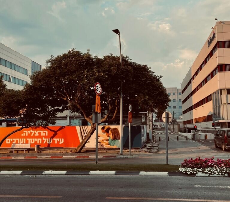    Оренбуржец в Израиле. Фотограф Денис Насаев делится кадрами опустевшего города Герцлия Белов Михаил Александрович