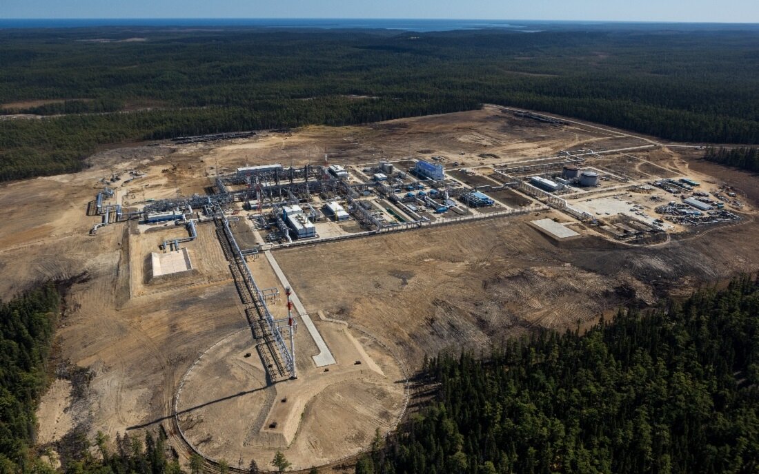 © ПАО «Газпром» / gazprom.ru (Береговой технологический комплекс Киринского месторождения)