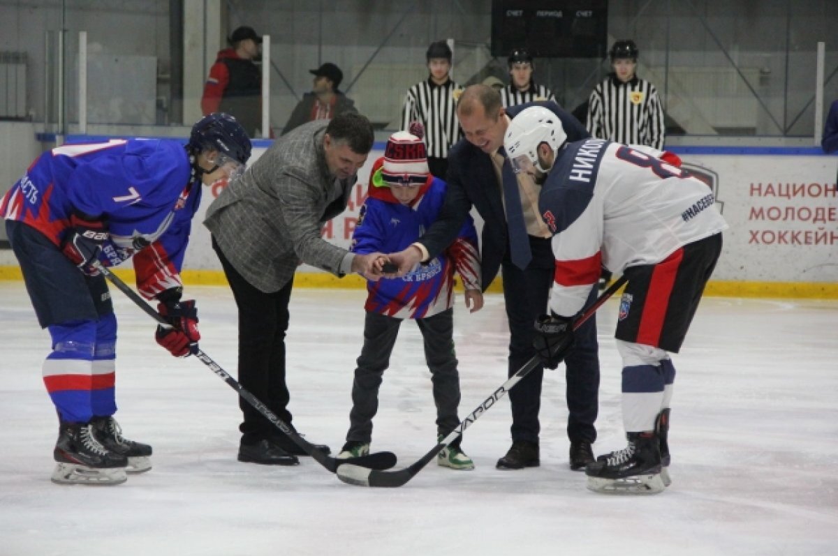    Брянские хоккеисты одержали первую домашнюю победу в новом сезоне