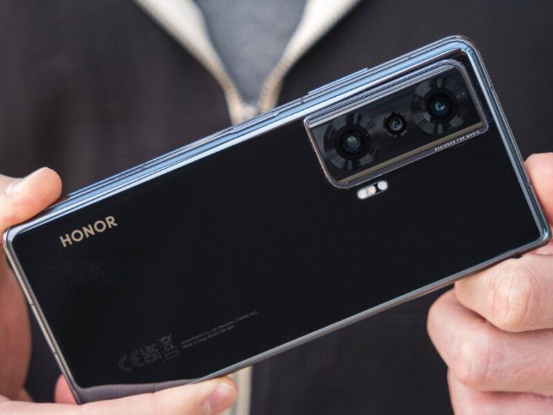    Honor готовит к выпуску складной и обычный смартфоны, а также часы