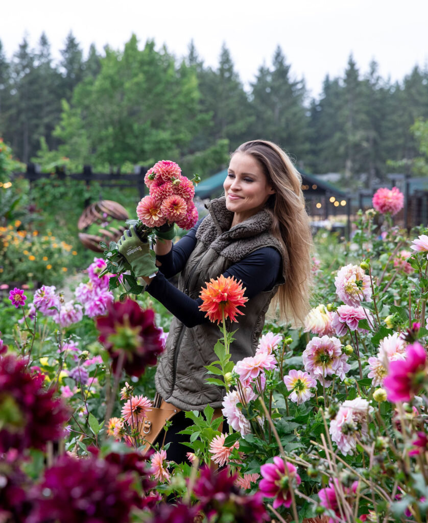 Ссылка на изображение https://farmluxe.com/wp-content/uploads/2022/02/eef74bede4f5a7882c9ee03687805607-xxlarge-838x1024.jpg