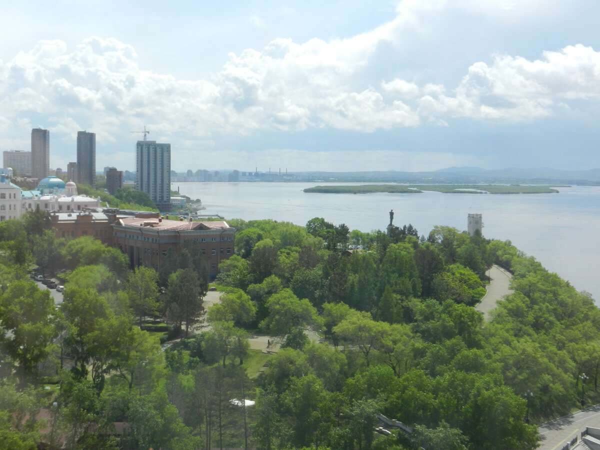 Вид на парк имени Н. Н. Муравьёва-Амурского и простирающуюся даль