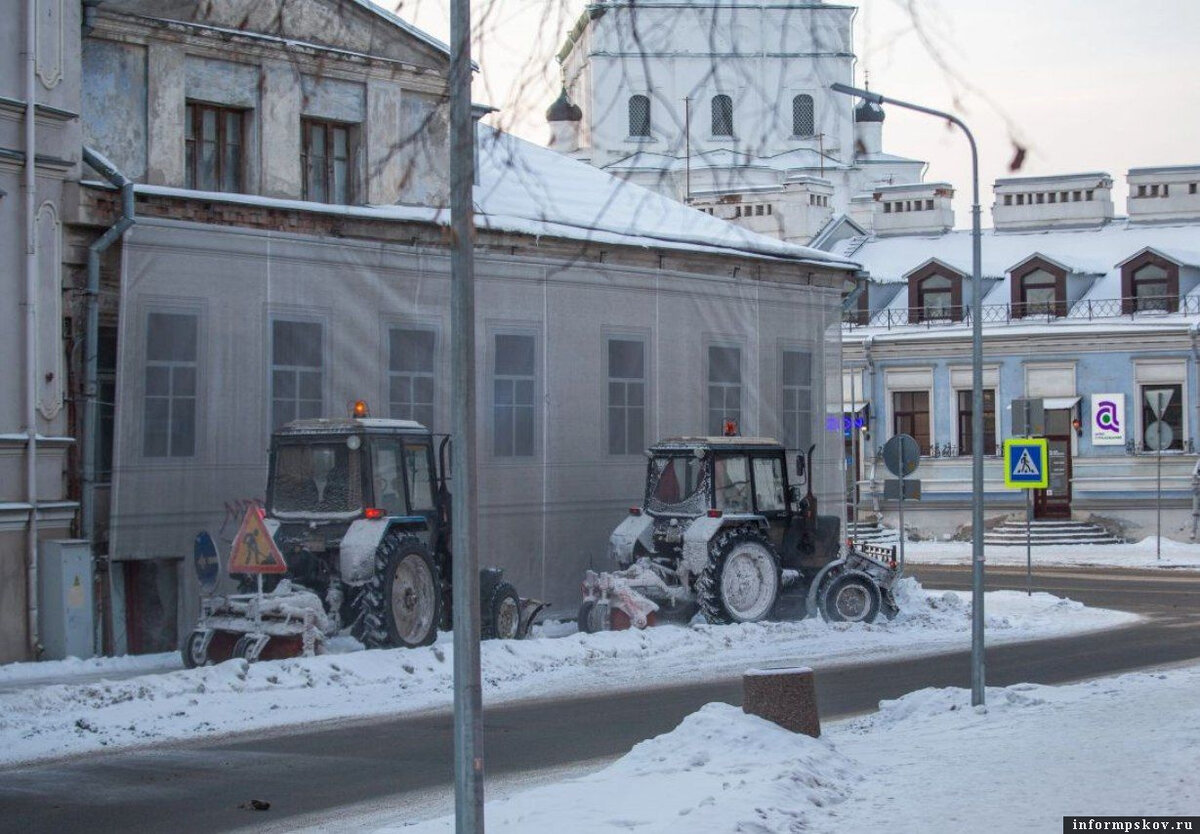 Более 7 млн рублей потратят на вывоз и складирование снега из Пскова. Фото: ПАИ