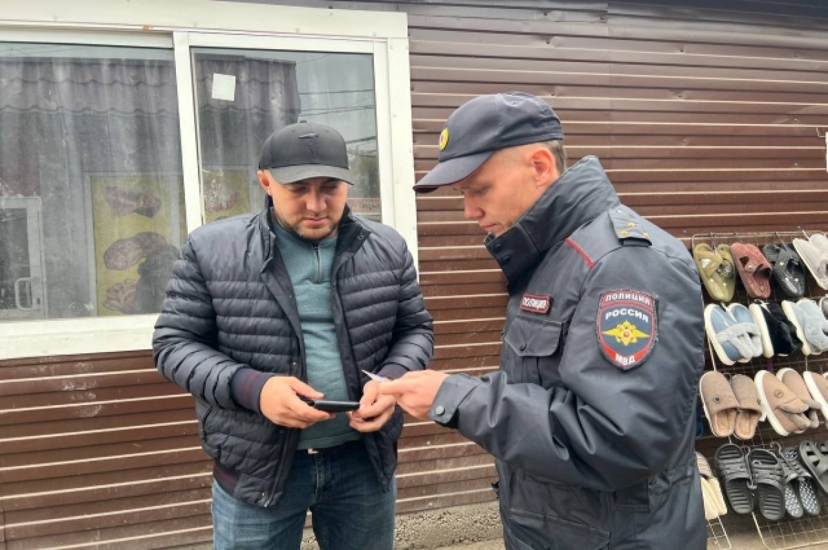    10 мигрантов выдворили за пределы РФ.