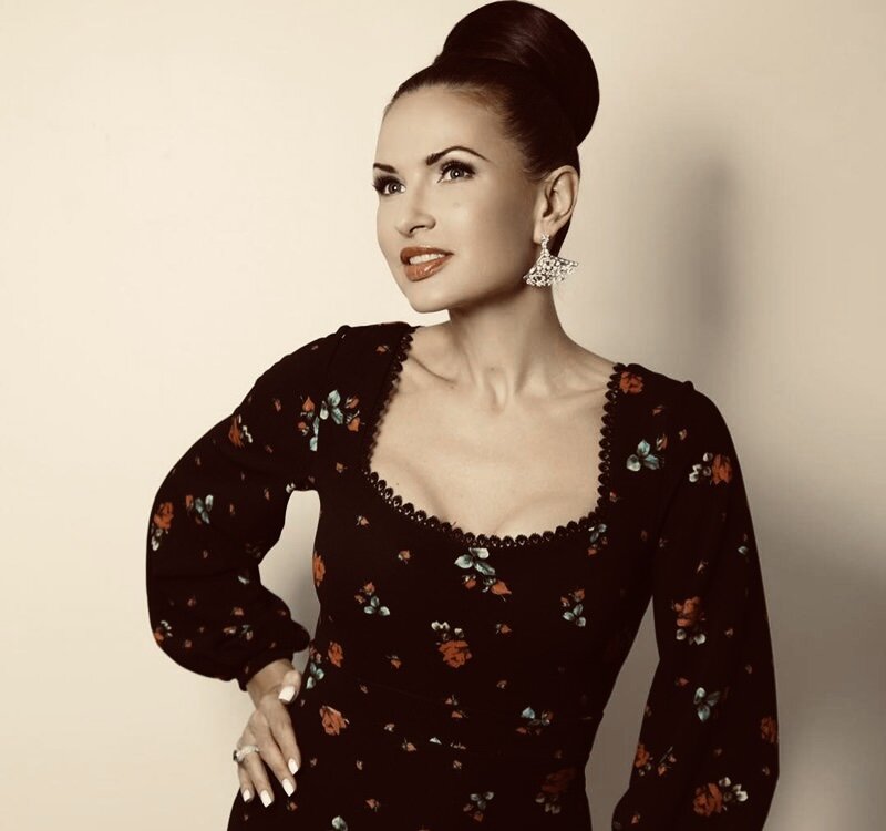 Актриса Эвелина Блёданс
