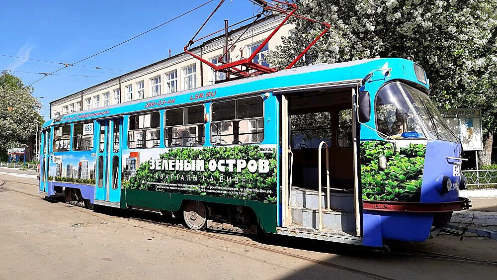 Даже печки не было! И чтобы согреться, вагоновожатый клал себе под ноги горячий кирпич — такова суровая правда о первых трамваях в Екатеринбурге (на Урале вообще много суровости!).-2