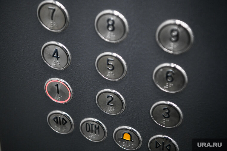    После падения двери лифта оказались заблокированы