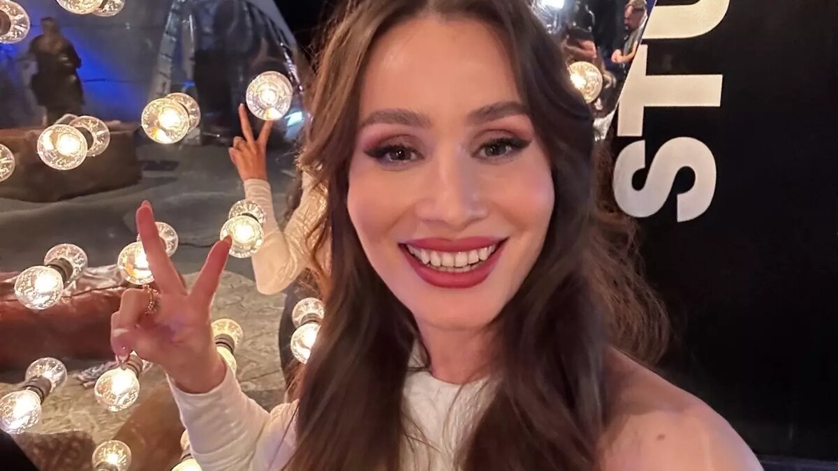     Уроженка Зеленодольска Алина Замалиева прошла «слепые» прослушивания в телешоу «Голос» в Германии. Она попала в команду Тома и Билла Каулитц из группы Tokio Hotel.