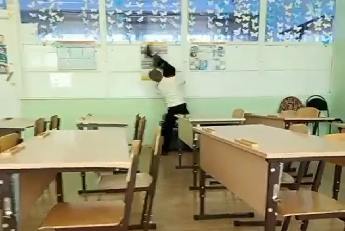 Ученик бросил школу