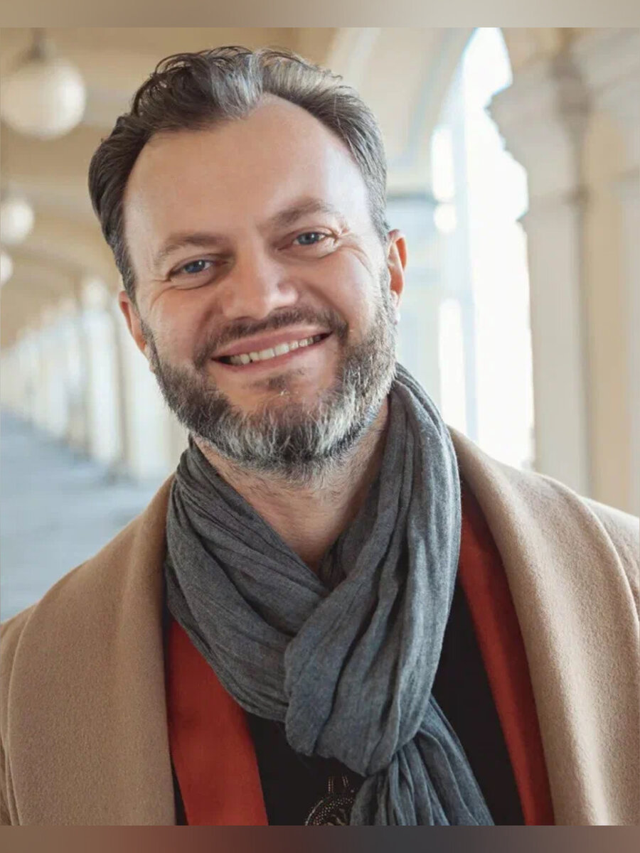 Автор книги Дмитрий Хара ( фото взято из открытых источников Яндекс.картинки)