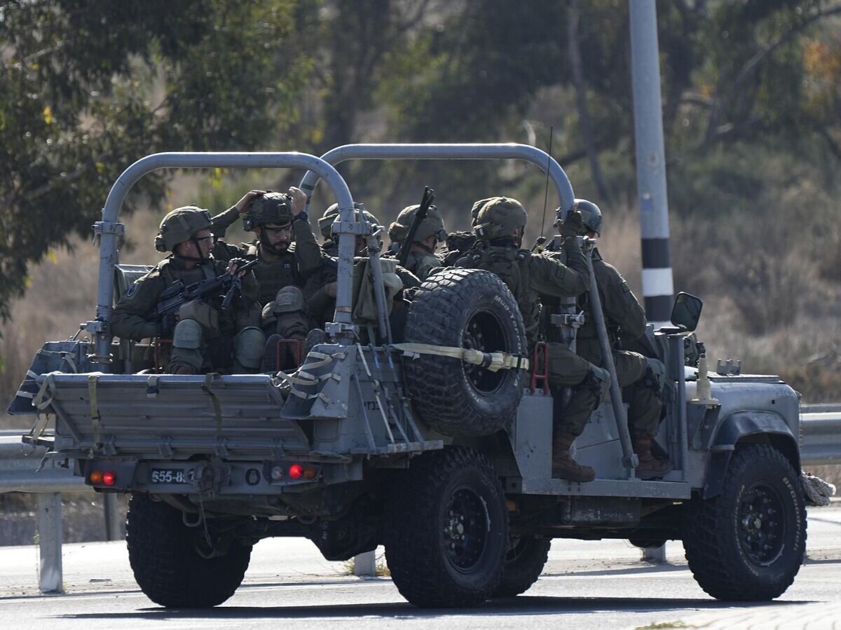    Израильские военные возле Ашкелона© AP Photo / Ohad Zwigenberg