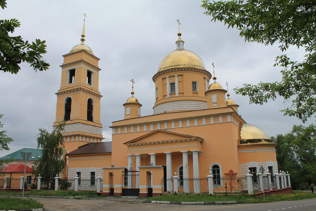 Кафедральный собор Успения Пресвятой Богородицы, вид с ул. Советской. Фото автора, май 2016 г.