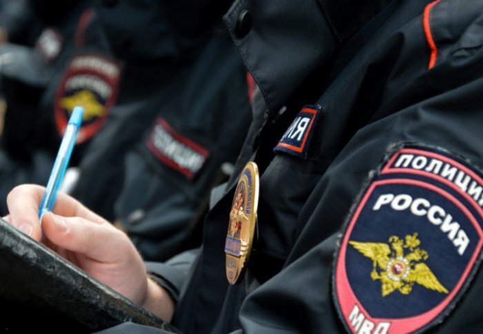 Тело полицейского нашли во дворе дома, где он жил, в Карасуке. Фото: тг-канал Сибирский экспресс
