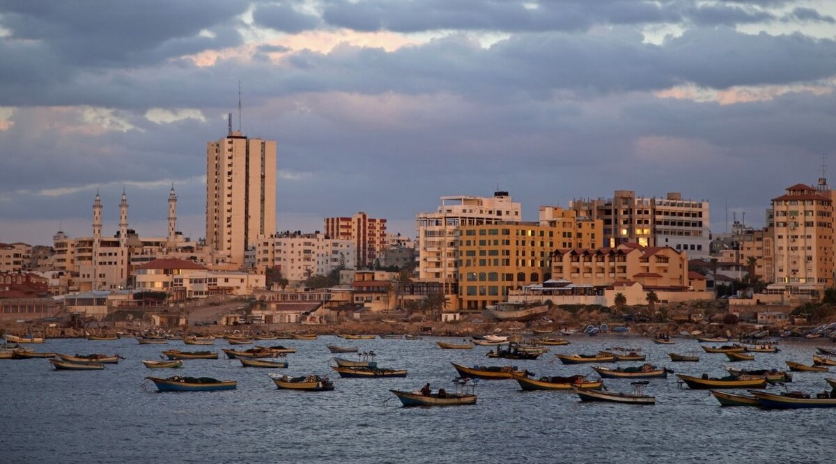 Периодически Израиль запрещает палестинцам даже рыбу в море ловить