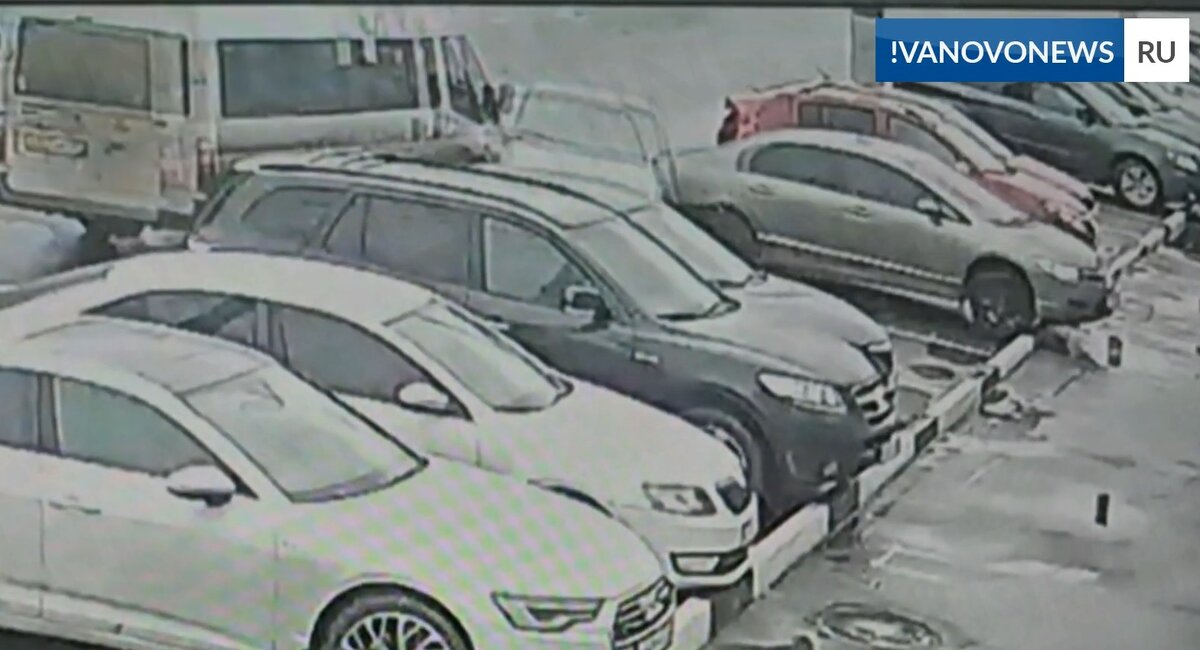    ДТП у стомцентра КРАНЭКС: столкновение автобуса с "Ладой" попало на видео