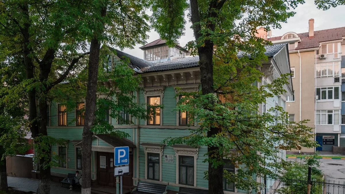     Культурный центр планируется разместить в обновленном ОКН «Дом Скворцовой» в Нижнем Новгороде. Об этом сообщает агенство «Асирис».