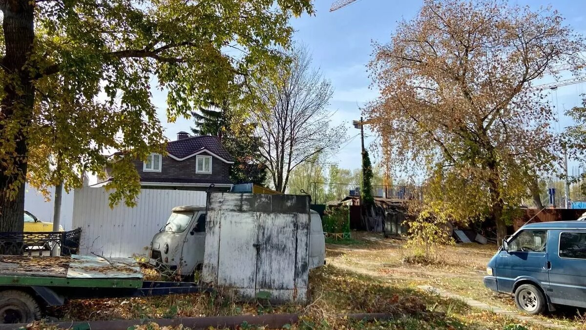     Участок по улице Хади Такташа в Казани понадобился исполкому для строительства очистных сооружений. Расположенный в этом месте жилой дом теперь подлежит сносу. В ответе на запрос Inkazan мэрия Казани не назвала сумму, в которую оценена недвижимость.