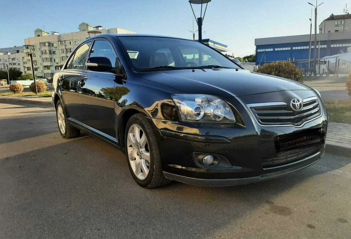 Тойота Авенсис.
