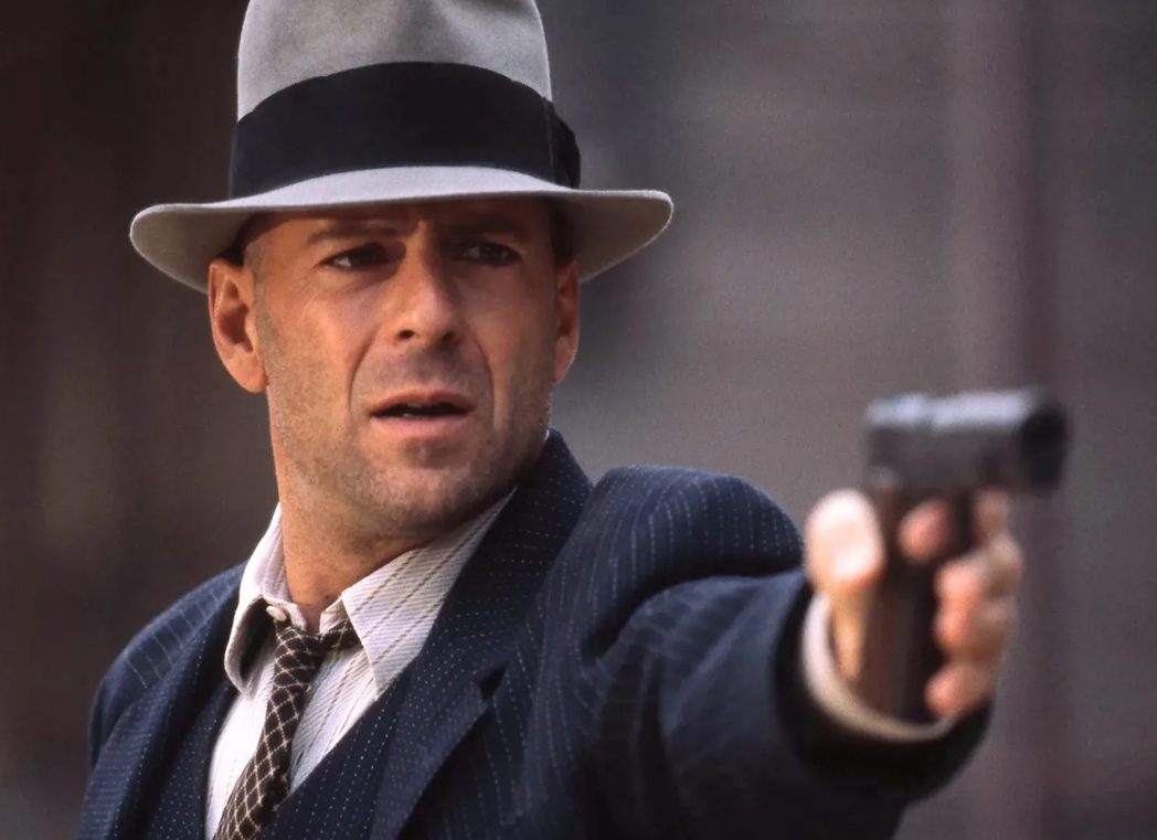 Включай гангстер. Брюс Уиллис герой одиночка. Last man standing (1996) Bruce Willis. Брюс Уиллис last man standing.