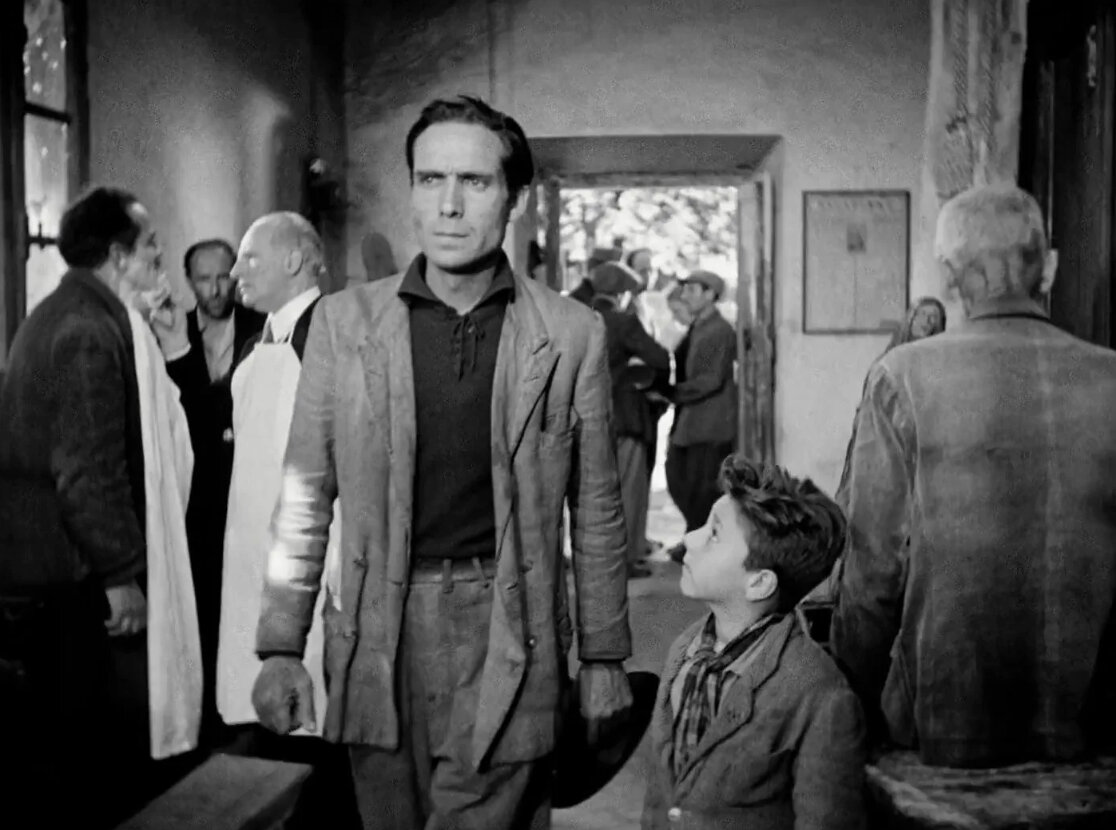 Кадр из фильма "Похитители велосипедов" (1948)