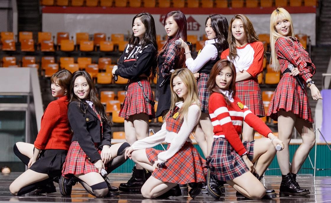    Группа Twice в полном составе:Wikipedia / Hey Day