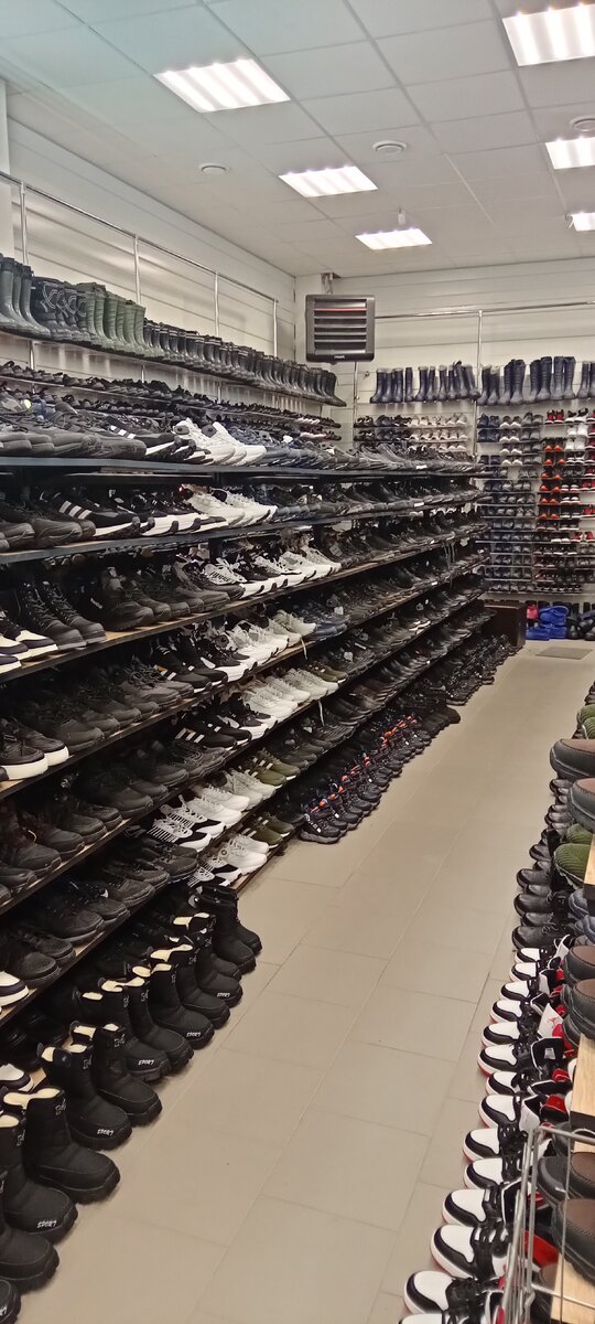 Фото автора. Бюджетный магазин. Такой наверное в каждой деревне и городе есть😁