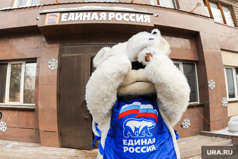    До решения суда ЕР приостановила членство Виктора Рощупкина