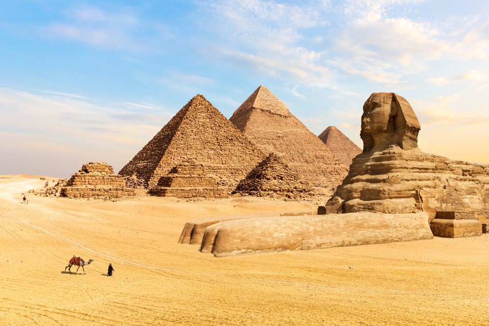    Говорят, фараоны построили пирамиды не в пустыне вовсе, а среди садов. Сахара была цветущей и зелёной, вся в пальмах. Shutterstock
