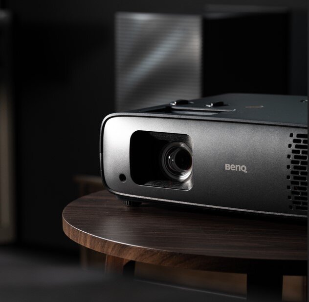 4LED проектор BenQ W4000i для домашнего кинотеатра с разрешением 4K HDR, 100% DCI-P3, яркостью 3200 ANSI-лм