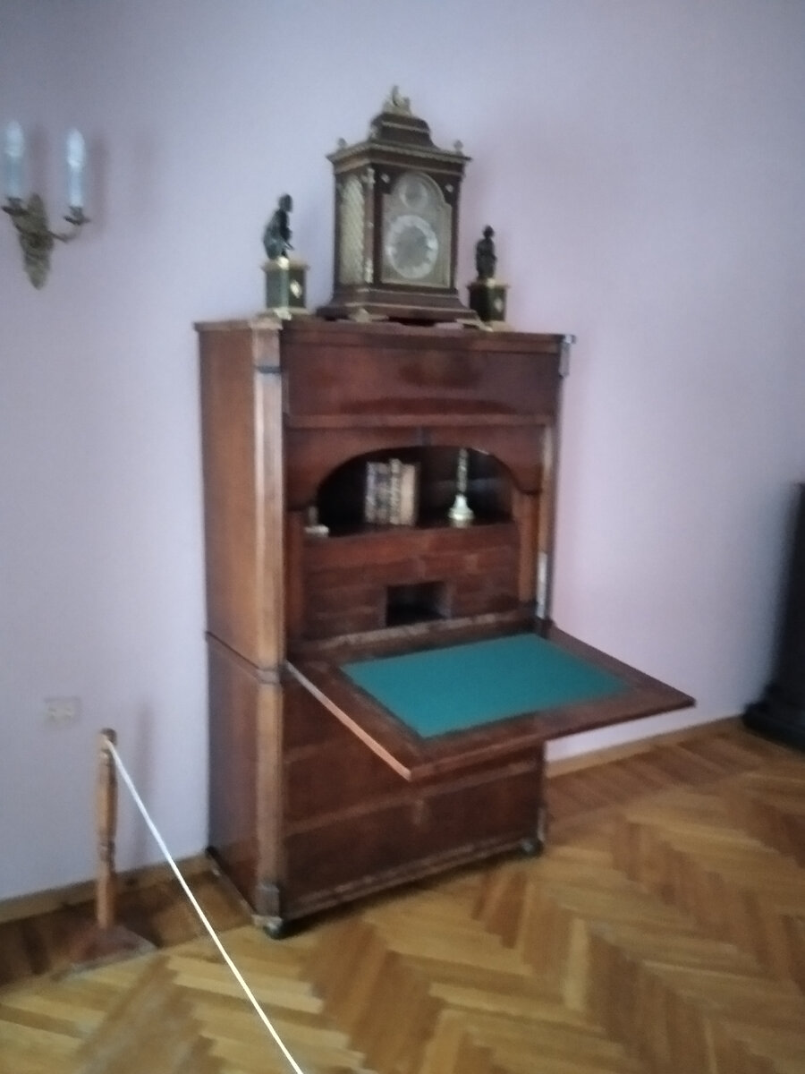 Секретер