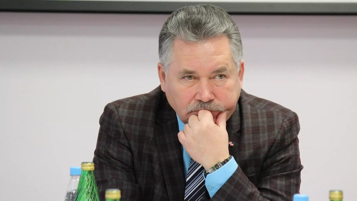     Завершено расследование уголовного дела о хищениях при строительстве домов для детей-сирот в Добрянке, обвинение предъявлено экс-депутату заксобрания Виктору Плюснину, экс-депутату Пермской гордумы Юрию Рогожникову и их сыновьям.