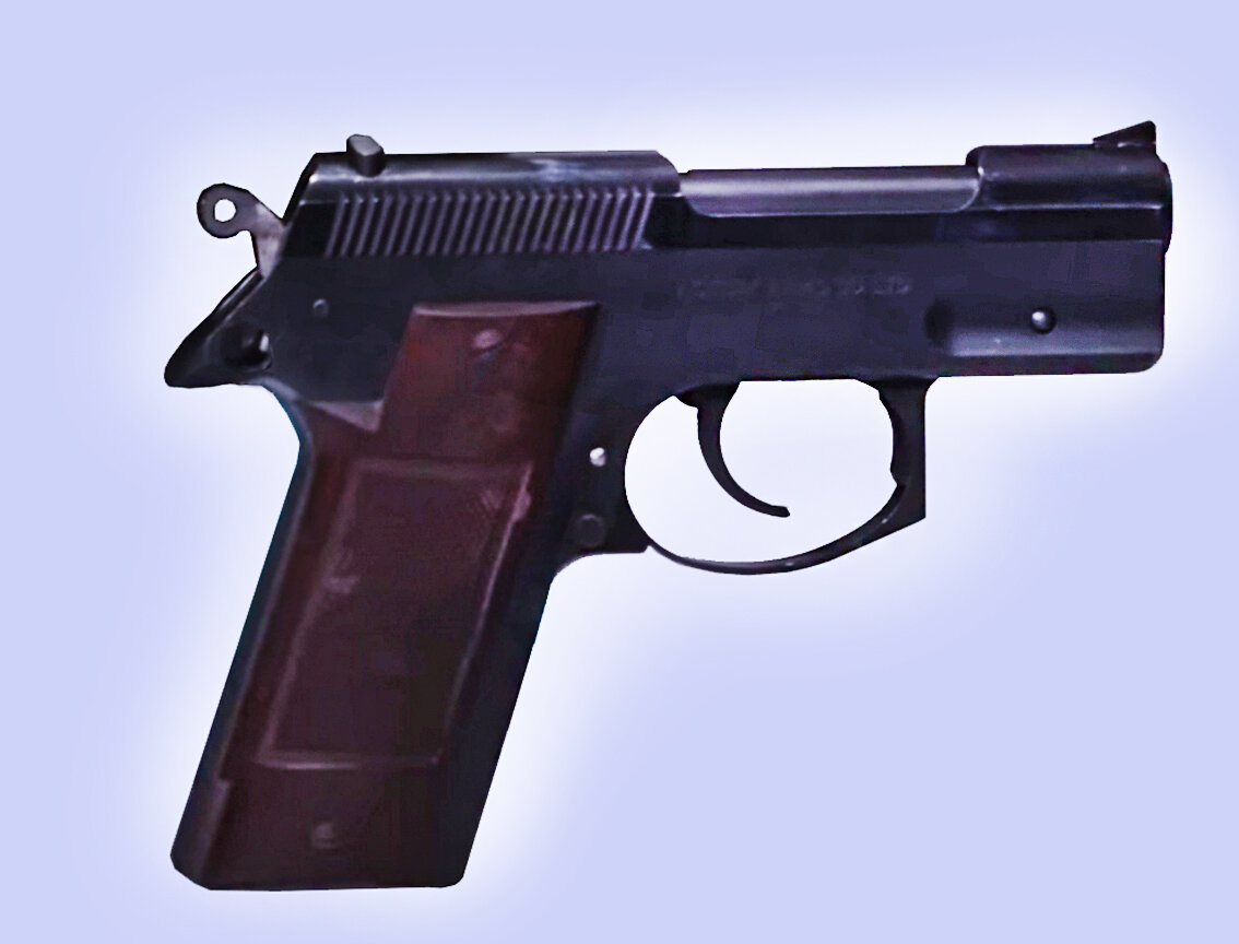 Прототип пистолета, выпущенный в 1986 году. Пистолет несколько некомплектен - заметно отсутствие флажка предохранителя в задней части рамки