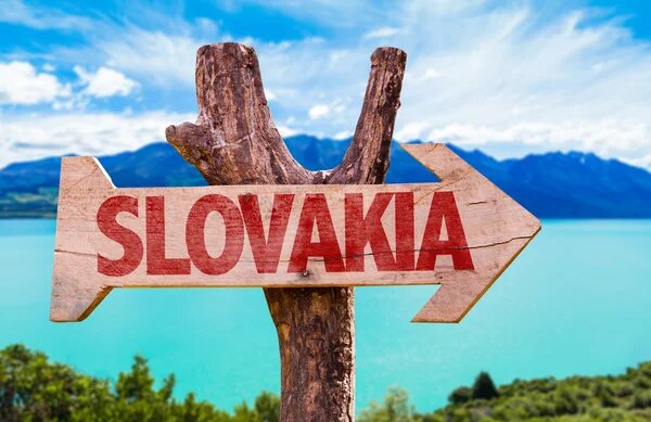 Чем привлекает внимание туристов Словакия

Словакия - это небольшая страна в Центральной Европе, которая сочетает в себе богатую историю и культуру, живописную природу и гостеприимство местного населения. Именно эти факторы привлекают сюда туристов со всего мира.

Красивые места Словакии

Словакия известна своими живописными горами, лесами, озерами и пещерами. Здесь можно найти все: от величественных Альпийских хребтов до таинственных пещерных городов.

Что стоит увидеть в Словакии

Вот некоторые из самых популярных туристических достопримечательностей Словакии:

* Высокие Татры - это горный массив, расположенный на севере Словакии. Здесь находятся такие известные вершины, как Герлаховский Штит (2655 м) и Ломницки Штит (2634 м).
* Замок Спишский Град - это средневековый замок, расположенный в городе Спишска Капитола. Он внесен в список Всемирного наследия ЮНЕСКО.
* Пещера Довхынска Яма - это самая глубокая пещера в мире, открытая для посещения туристами. Ее глубина составляет 265 м.
* Город Кошице - это второй по величине город Словакии. Здесь можно увидеть множество исторических памятников, в том числе готический собор Святого Эгидия и Ратушу.
* Город Банска-Штьявница - это старинный город, расположенный в центре Словакии. Он внесен в список Всемирного наследия ЮНЕСКО.

Что не стоит делать в Словакии

Вот несколько советов для туристов, которые планируют посетить Словакию:

* Не стоит торопиться. В Словакии есть много красивых мест, которые стоит увидеть. Не торопитесь и наслаждайтесь каждым моментом.
* Не стоит забывать о традициях. Словакия - это страна с богатой историей и культурой. Не забудьте познакомиться с традициями местного населения.
* Не стоит бояться общаться с местными жителями. Словаки очень гостеприимны и всегда готовы помочь туристам.

Немного про кухню и легенды Словакии

Словацкая кухня - это сочетание австрийских, венгерских и славянских традиций. Здесь можно попробовать такие блюда, как гуляш, колбаски, штрудель и др.

Словакия также богата легендами и поверьями. Вот некоторые из них:

* Легенда о Белой Даме. В замке Спишский Град обитает призрак Белой Дамы. Считается, что это душа молодой графини, которая была убита своим мужем.
* Легенда о драконе. В городе Братислава есть статуя дракона, который является символом города. Согласно легенде, дракон когда-то жил в реке Дунай и терроризировал жителей города. Герой по имени Лайош победил дракона и избавил город от опасности.
* Легенда о золоте. В Словакии есть множество легенд о кладах, спрятанных в горах и пещерах. Согласно легендам, эти клады были спрятаны пиратами, разбойниками и другими преступниками.

Заключение

Словакия - это страна, которая может предложить туристам все: от живописной природы до богатой истории и культуры. Здесь каждый найдет что-то для себя.