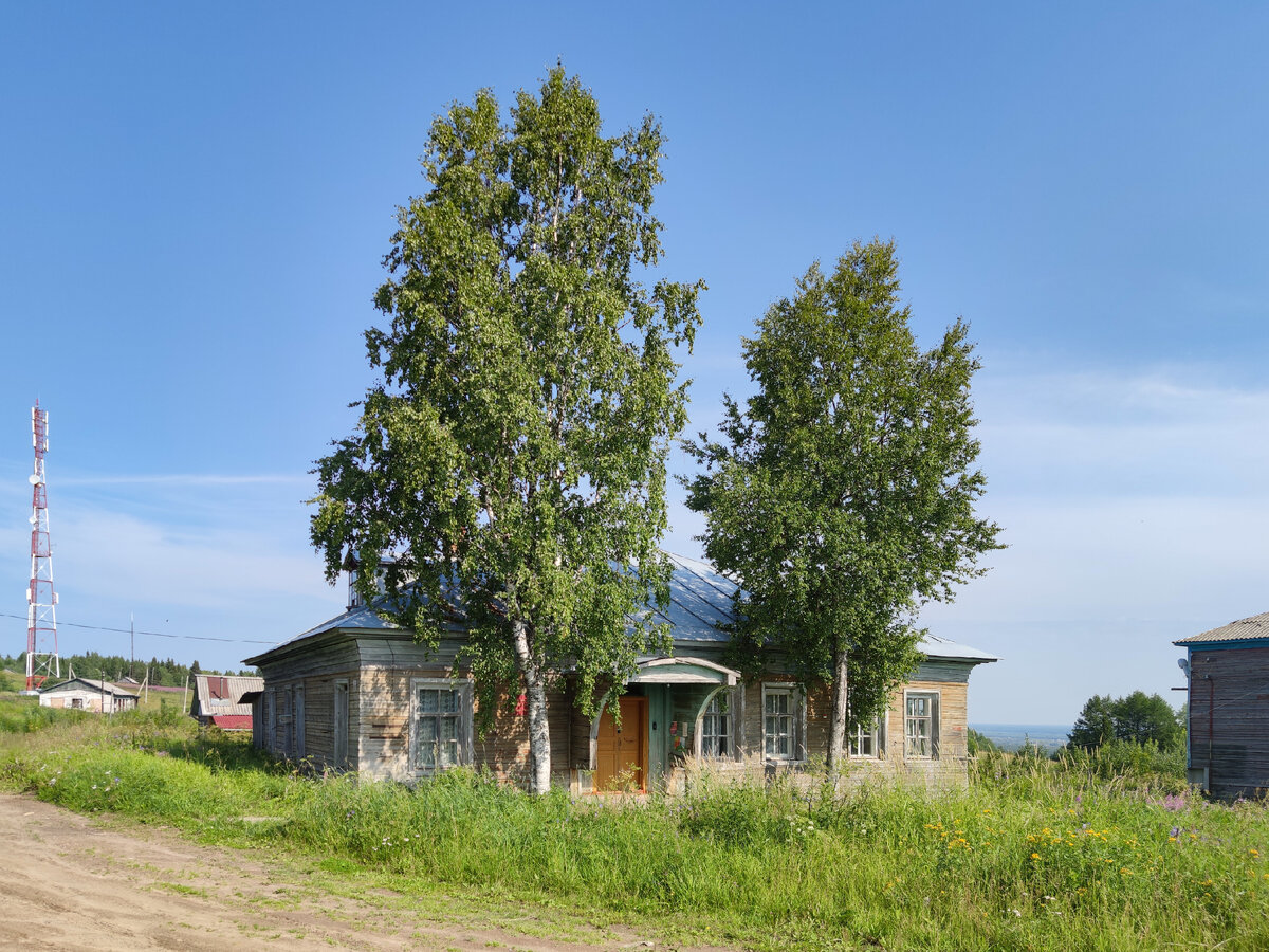 Деревня крохотная, но живая