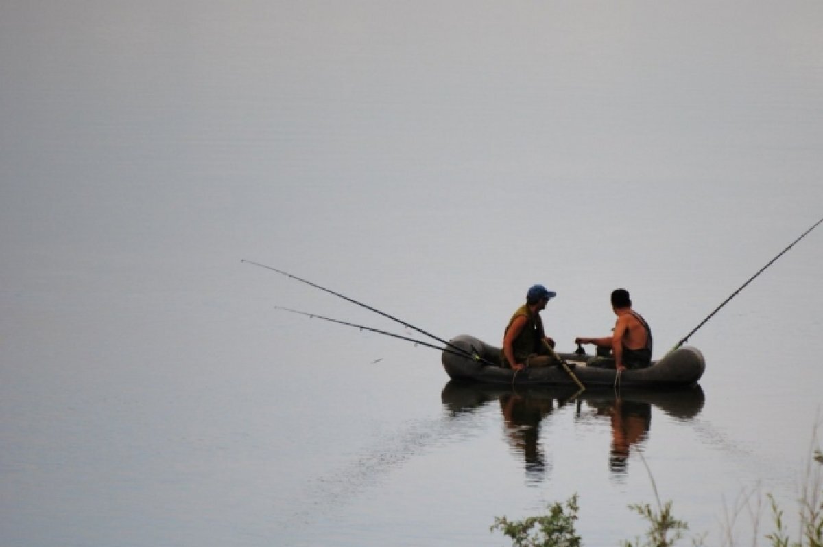 Запрет рыбалки в татарстане в 2024 году. Ловля рыбы на свет. Рыбалка с лодки в нерестовый запрет. Нерест рыбалка запрещена. Новые правила рыбакам.