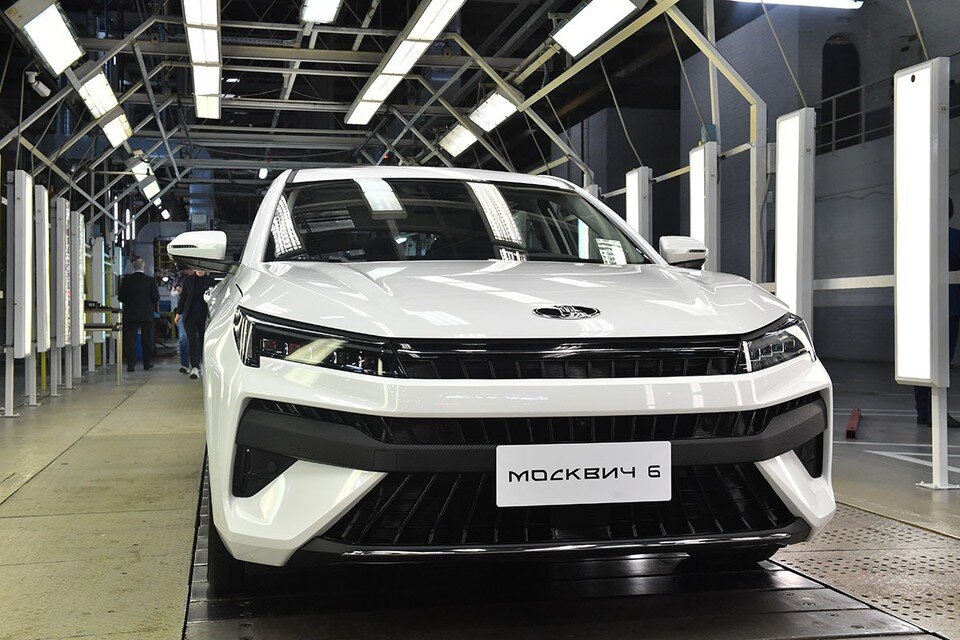    В сентябре завод наладил серийный выпуск лифтбека «Москвич 6». Иван МАКЕЕВ