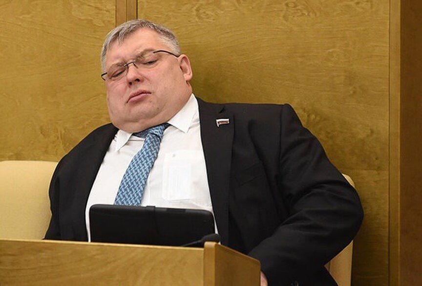 В октябре 2023 года в России вступило в силу очередное повышение зарплат для государственных и муниципальных служащих